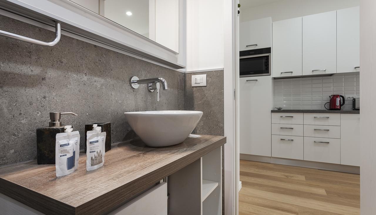 Italianway-Segrino Apartment Милано Екстериор снимка